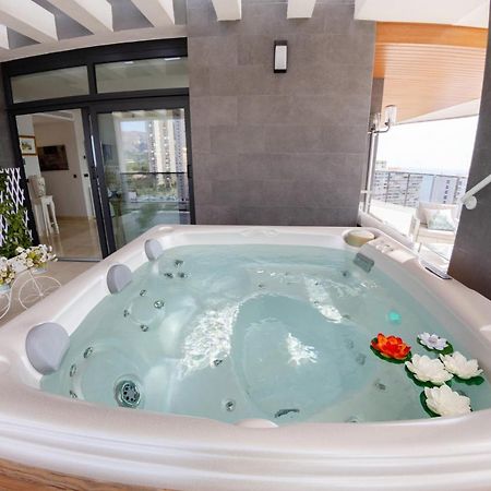 Апартаменты Sunset Waves Benidorm Julieta Vistas Al Mar Premium 200 Mt2 Con Jacuzzi En Terraza Экстерьер фото