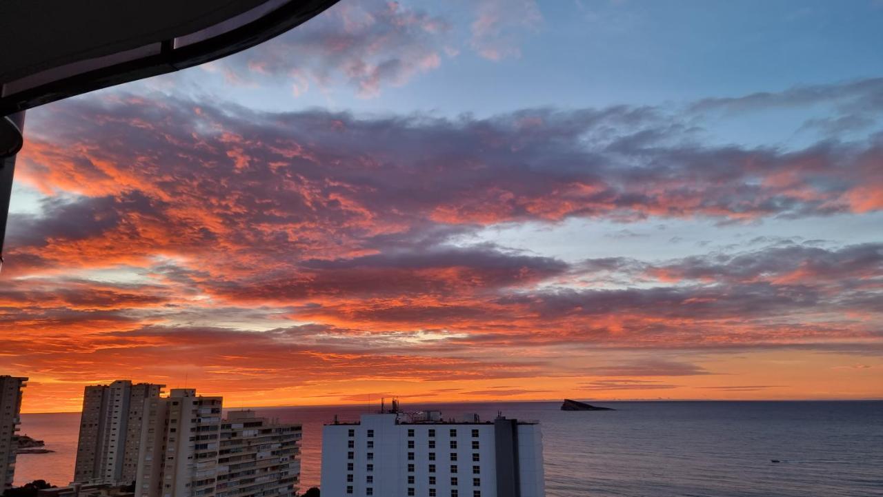 Апартаменты Sunset Waves Benidorm Julieta Vistas Al Mar Premium 200 Mt2 Con Jacuzzi En Terraza Экстерьер фото